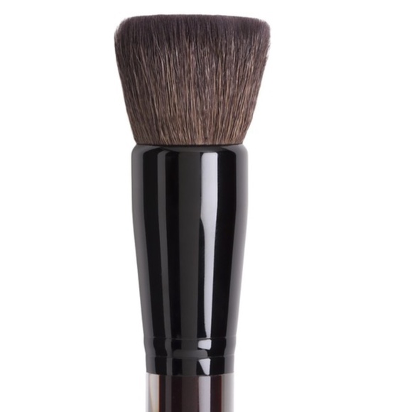 BNIB KEVYN AUCOIN | The Soft Buff Brush - Picture 2 of 3